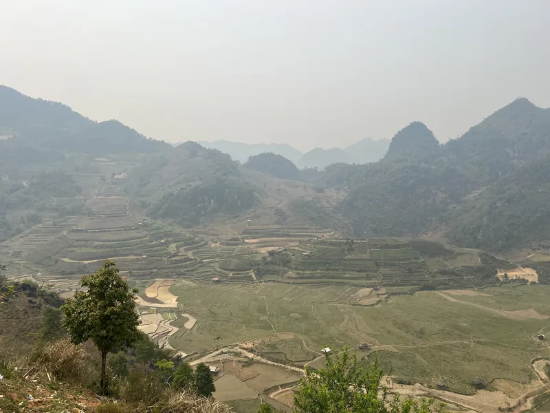 Thung lũng ruộng bậc thang giữa núi đá vôi ở Tủa Chùa Thung lũng ruộng bậc thang giữa núi đá vôi ở Tủa Chùa
